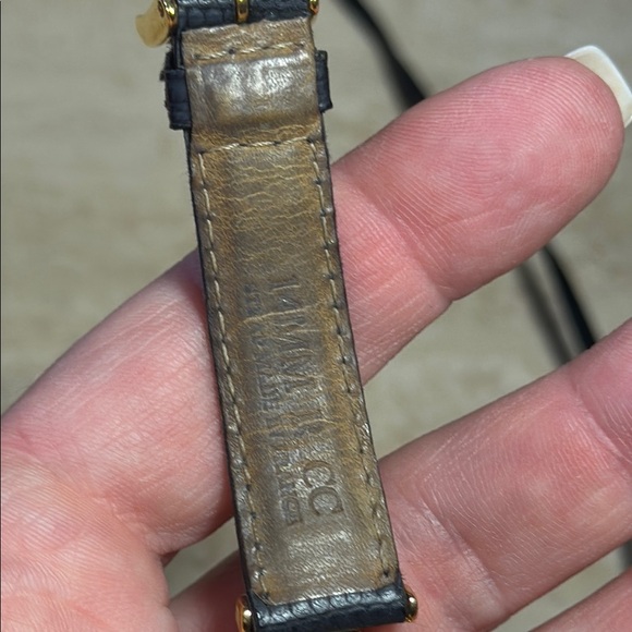 Gucci Vintage Classic Gold Leather Black Watch Full Inclusion ⭐️?